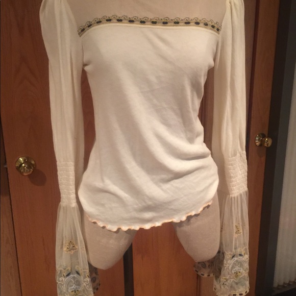 Free People top embroidered bell sleeves M NWOT - Picture 5 of 5
